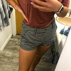 GAP black and white shorts